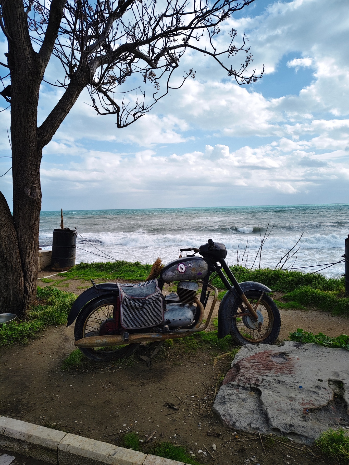 Still Machine, Restless Sea · Landscape photograph